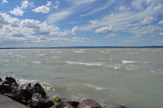 hladina Balatonu